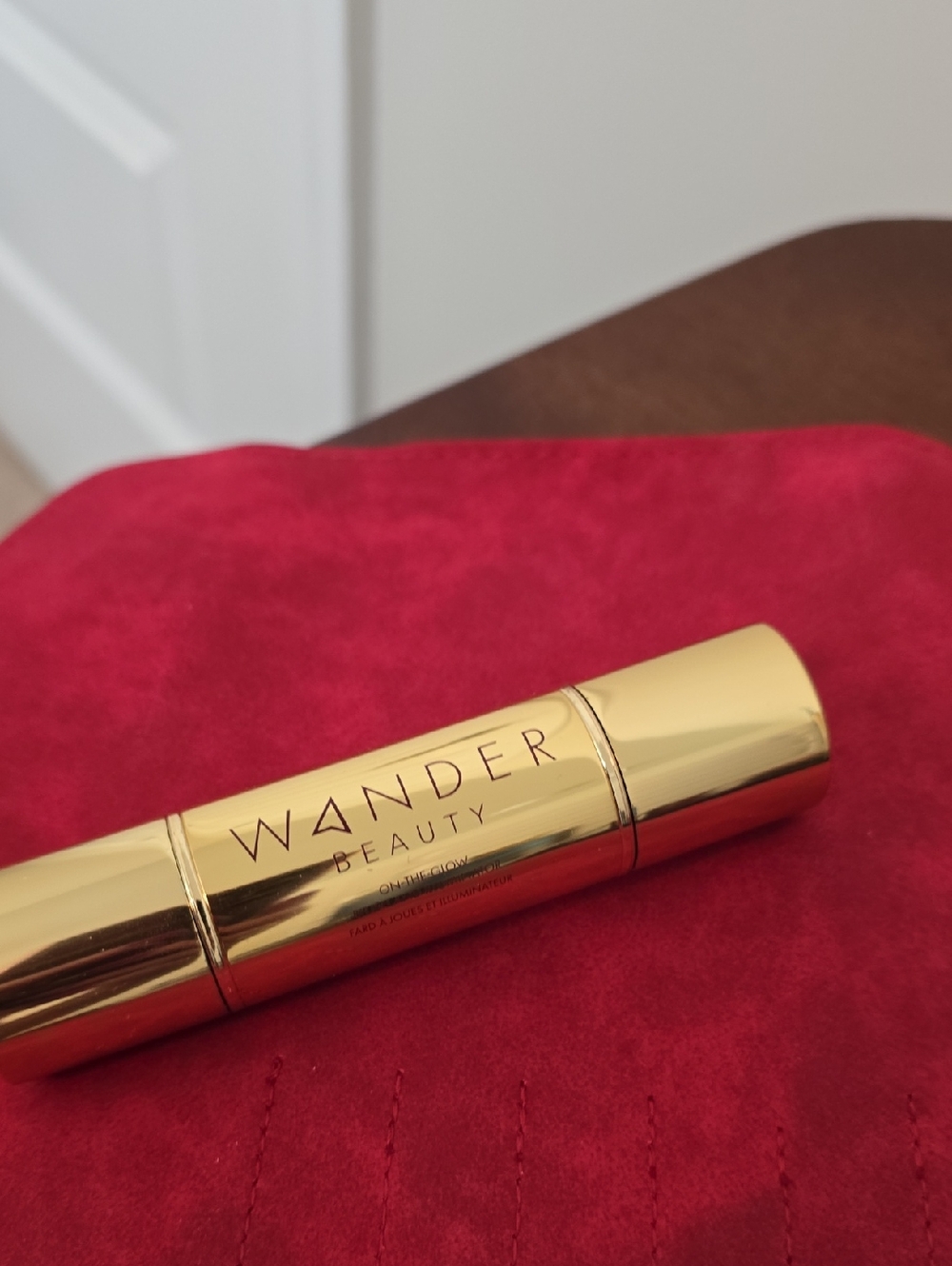 Wander Beauty On The Glow  Dual-Ended Blush & Illuminator